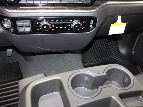 New 2026 GMC Sierra 1500 Elevation image 39