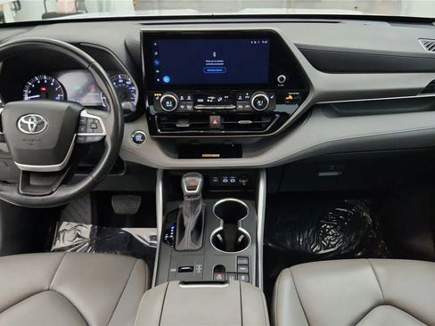 Used 2023 Toyota Highlander XLE image 37