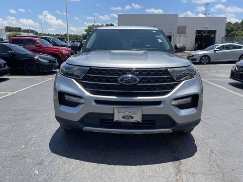 Used 2024 Ford Explorer XLT w/ Equipment Group 202A RWD image 3
