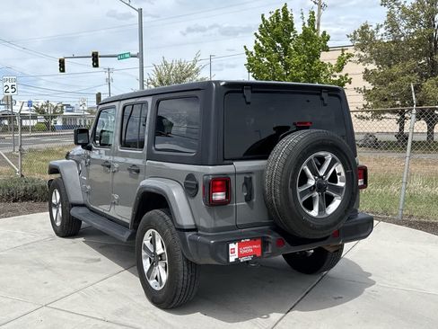Used 2022 Jeep Wrangler Unlimited Sahara AWD/4WD image 5