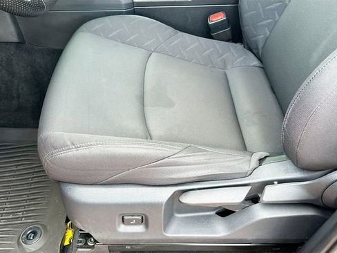 Used 2025 Toyota Tacoma SR5 AWD/4WD image 18