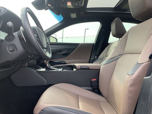 Certified 2025 Lexus ES 350 w/ Premium Package image 16