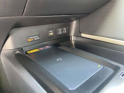 Used 2025 Toyota Camry SE w/ Convenience Package FWD image 23