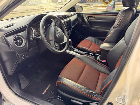 Used 2017 Toyota Corolla SE w/ SE Premium Package image 10