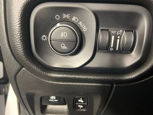 Used 2025 RAM 1500 Laramie AWD/4WD image 10