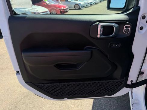 Used 2022 Jeep Wrangler Unlimited Sport AWD/4WD image 18