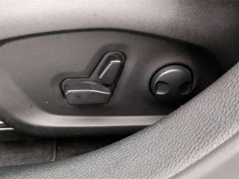 Certified 2024 Jeep Compass Limited image 11