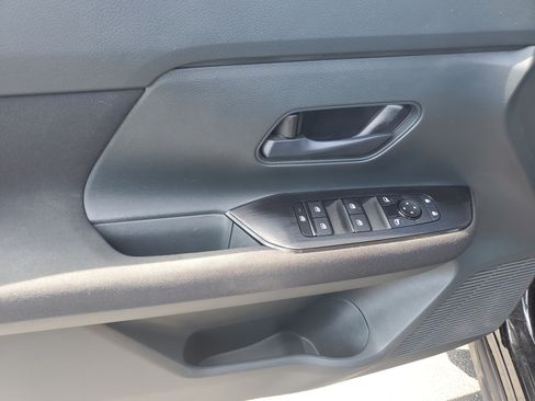 Used 2025 Nissan Kicks S AWD/4WD image 18