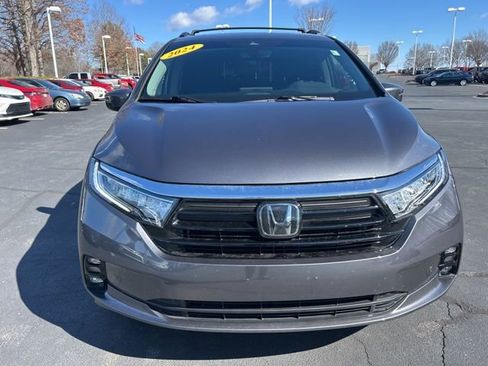 Used 2024 Honda Odyssey Touring image 2