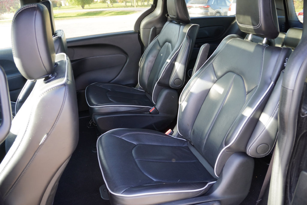 Used 2024 Chrysler Pacifica Premium FWD image 18