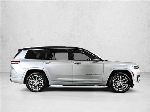 Used 2023 Jeep Grand Cherokee L Summit w/ Advanced Protech Group IV AWD/4WD image 4
