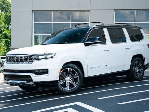 Used 2023 Jeep Grand Wagoneer 4WD image 2