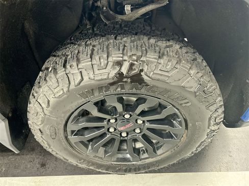 Used 2023 GMC Sierra 1500 AT4X image 8