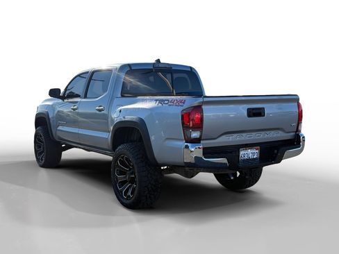 Used 2018 Toyota Tacoma TRD Off-Road image 3
