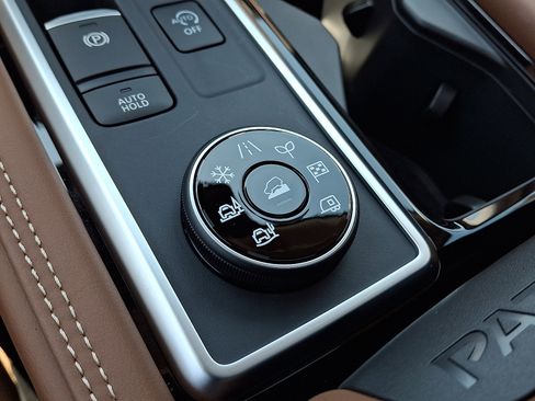 New 2026 Nissan Pathfinder Platinum AWD/4WD image 16