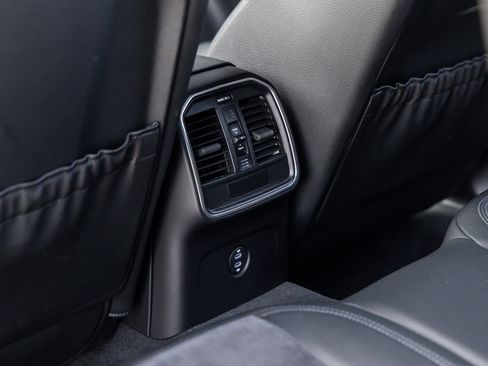 Certified 2021 Porsche Macan image 37