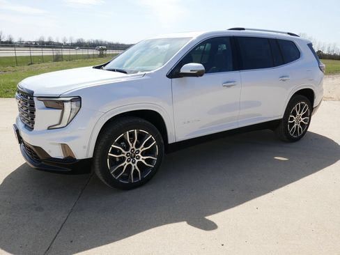 New 2026 GMC Acadia Denali Ultimate AWD/4WD image 9