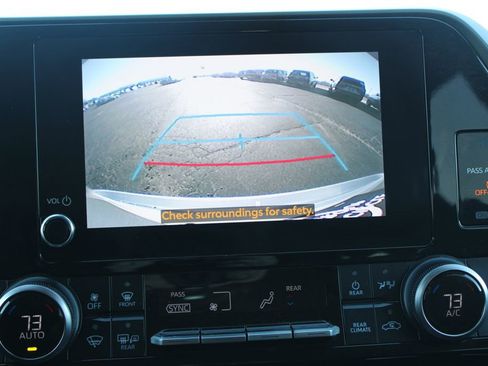 Used 2024 Toyota Highlander LE AWD/4WD image 49