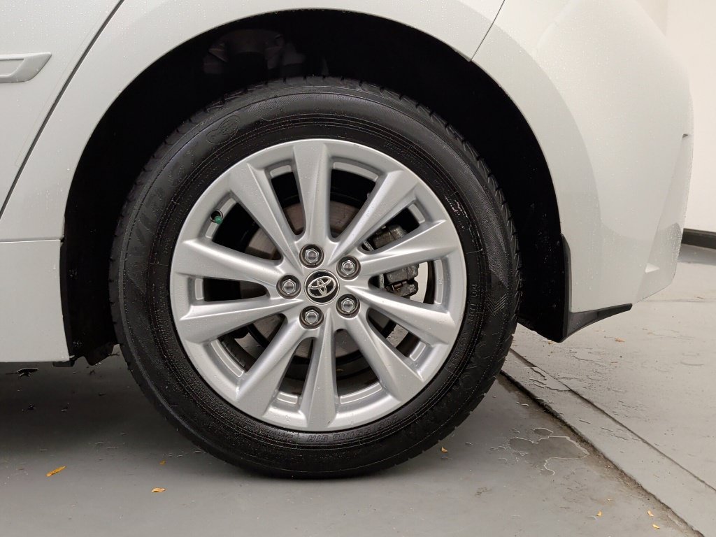 Used 2024 Toyota Corolla SE w/ SE Package FWD image 11