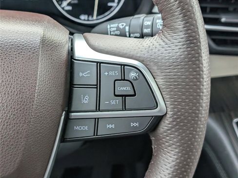 Used 2024 Toyota Sienna Platinum image 26