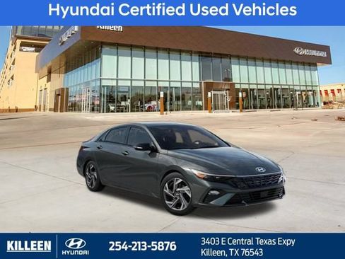 Used 2025 Hyundai Elantra SEL FWD image 2