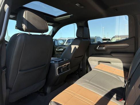 Used 2023 Chevrolet Silverado 1500 High Country w/ High Country Premium Package AWD/4WD image 11
