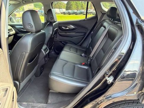 Used 2024 GMC Terrain SLT AWD/4WD image 16