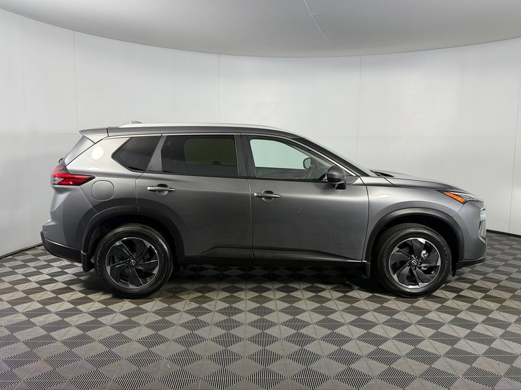 Used 2024 Nissan Rogue SV w/ SV Premium Package AWD/4WD image 6