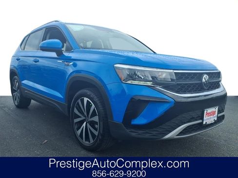 Certified 2022 Volkswagen Taos SE image 1