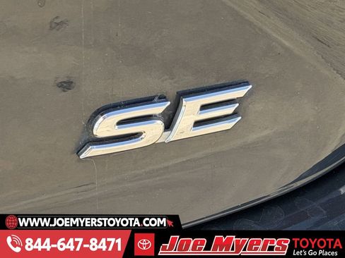Used 2025 Toyota Camry SE w/ Convenience Package image 11