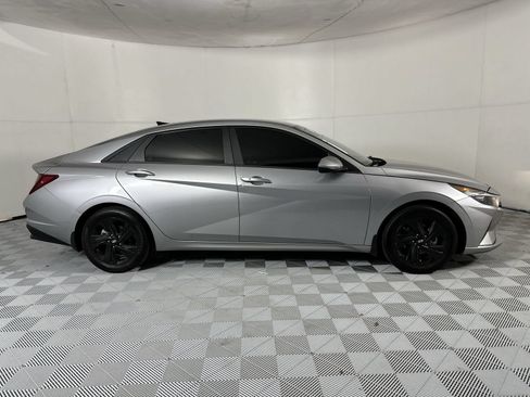 Used 2022 Hyundai Elantra SEL FWD image 9