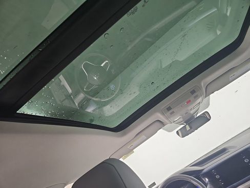 Used 2024 Volkswagen Taos SE image 23