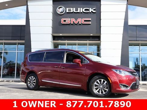 Used 2020 Chrysler Pacifica Touring-L Plus image 1