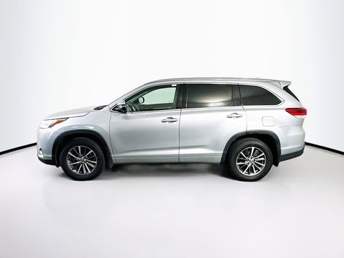 Used 2017 Toyota Highlander XLE image 4