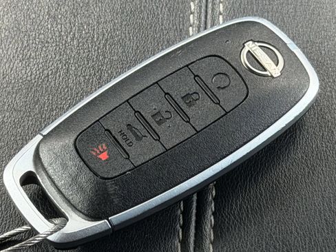 Used 2025 Nissan Pathfinder SV FWD image 27
