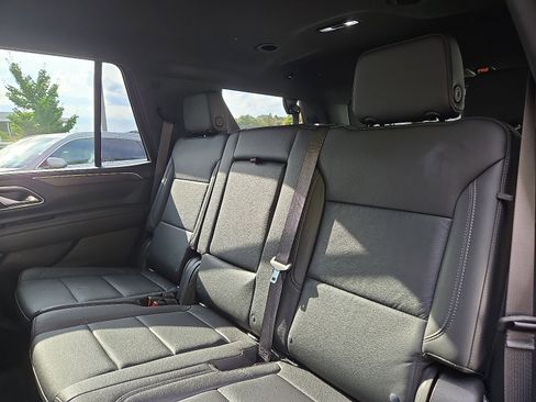 Used 2021 Chevrolet Tahoe Z71 w/ Z71 Off-Road Package image 11