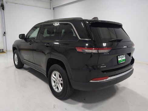 Used 2023 Jeep Grand Cherokee Laredo AWD/4WD image 5