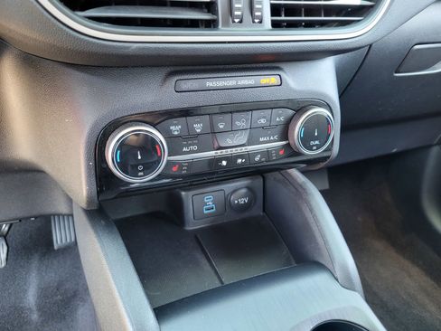 Used 2022 Ford Escape SE w/ Convenience Package FWD image 19