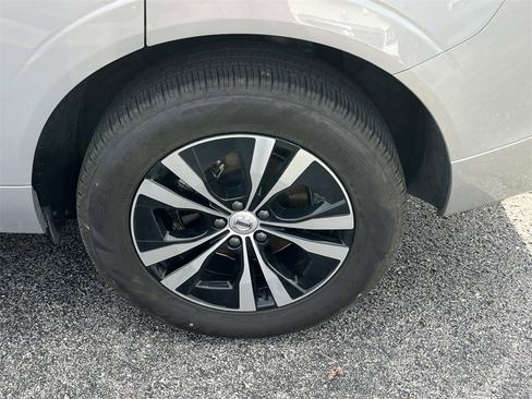 Used 2025 Volvo XC60 B5 Core w/ Climate Package image 11