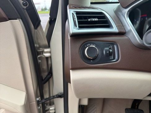 Used 2014 Cadillac SRX Luxury FWD image 24