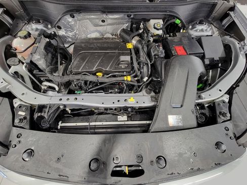 Used 2025 Chevrolet Trax LT w/ LT Convenience Package image 8