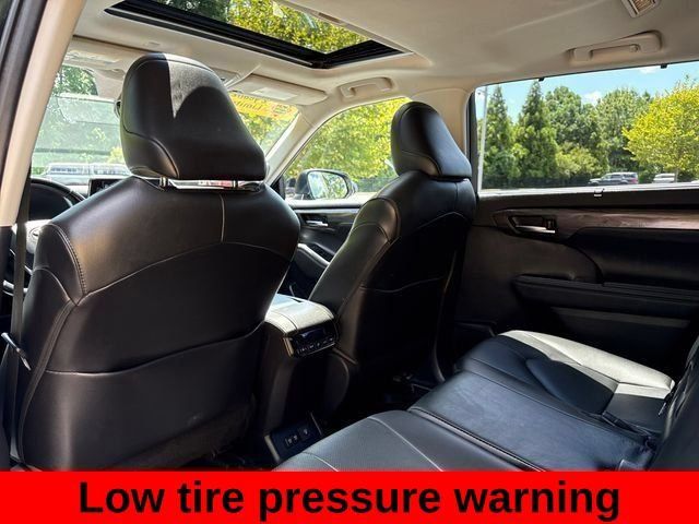 Used 2020 Toyota Highlander Limited AWD/4WD image 29