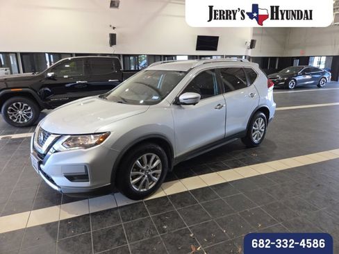 Used 2018 Nissan Rogue SV w/ Premium Package FWD image 1