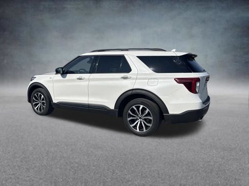 Used 2023 Ford Explorer ST-Line AWD/4WD image 3