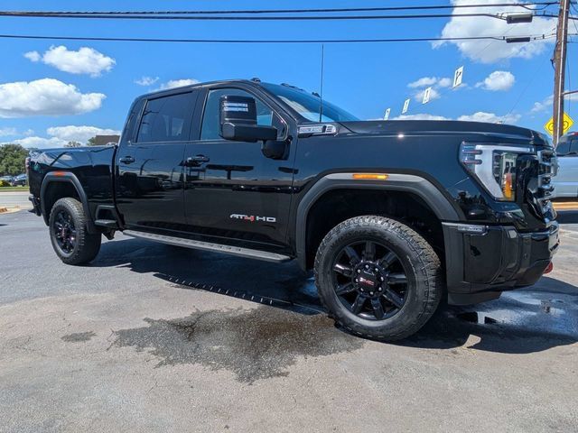 Used 2025 GMC Sierra 2500 AT4 w/ AT4 Premium Plus Package AWD/4WD image 3