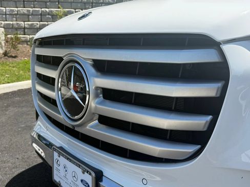 Used 2024 Mercedes-Benz GLS 450 4MATIC image 12
