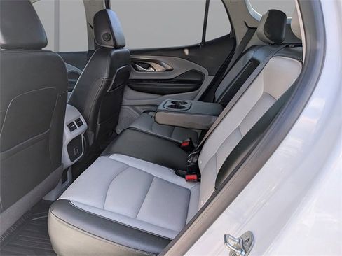 Used 2024 GMC Terrain SLT image 16