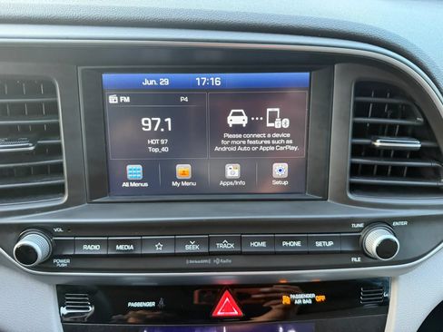 Used 2020 Hyundai Elantra SEL FWD image 18