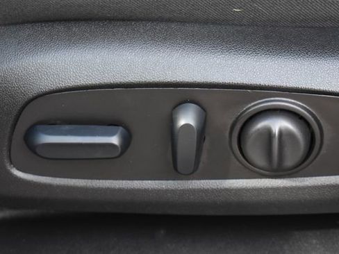 Used 2023 Chevrolet Traverse LT image 24