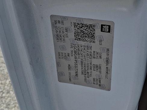 Used 2025 Chevrolet Express 2500 w/ Driver Convenience Package RWD image 32